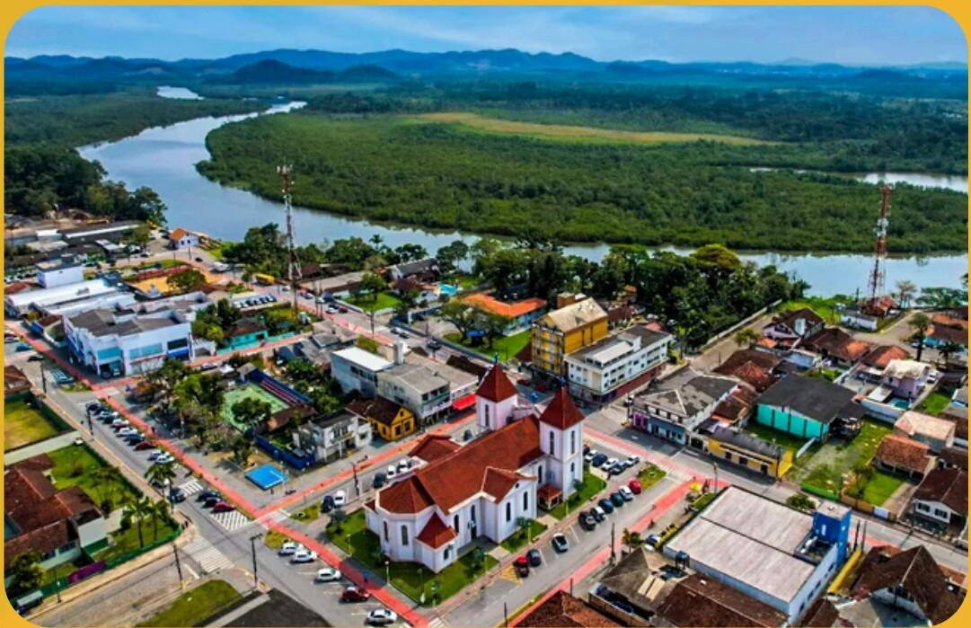 Centro histórico de Araquari com a igreja matriz
